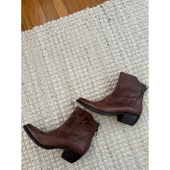 FRYE Boots - Picture 6 of 8